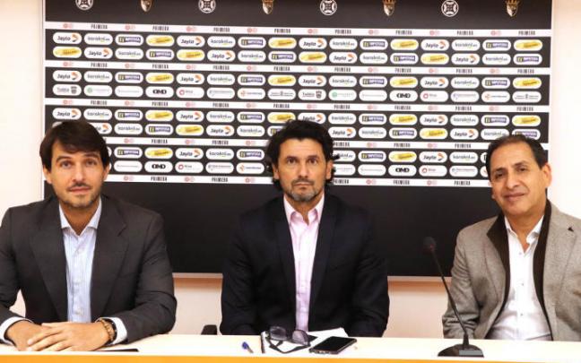 Javier Marco (vicepresidente), Alejandro Ghirardi (presidente) y Víctor Vives, "socio estratégico". Javier Marco (vicepresidente), Alejandro Ghirardi (presidente) y Víctor Vives, "socio estratégico".