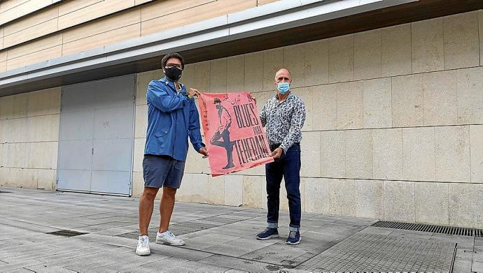 Ernesto Toledo y Juan Luis Silanes, en las inmediaciones del auditorio de Itsas Etxea.