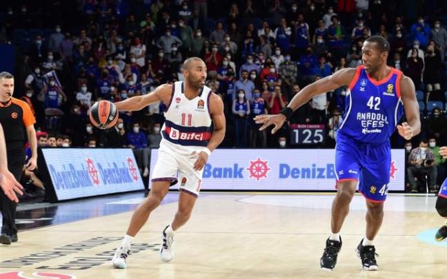 Granger tuvo que retirarse al banquillo antes de tiempo en el duelo contra el Efes.
