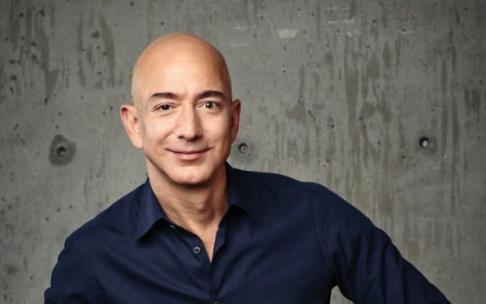 Jeff Bezos, el hombre más rico del mundo. Jeff Bezos, el hombre más rico del mundo.