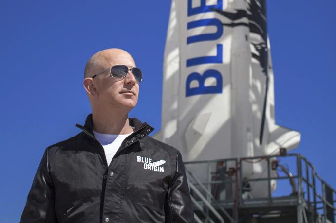 Jeff Bezos viajará al espacio en el primer vuelo de Blue Origin.