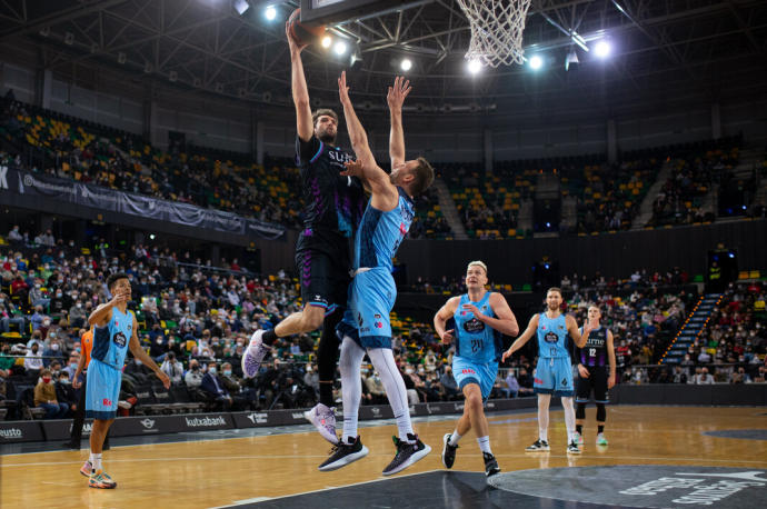 Jeff Withey, en el partido ante el Breogán.