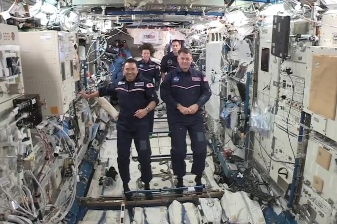 Los astronautas durante los JJOO espaciales.