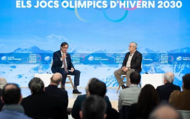 Salvador Illa (i) junto al presidente del Comité Olímpico Español, Alejandro Blanco.