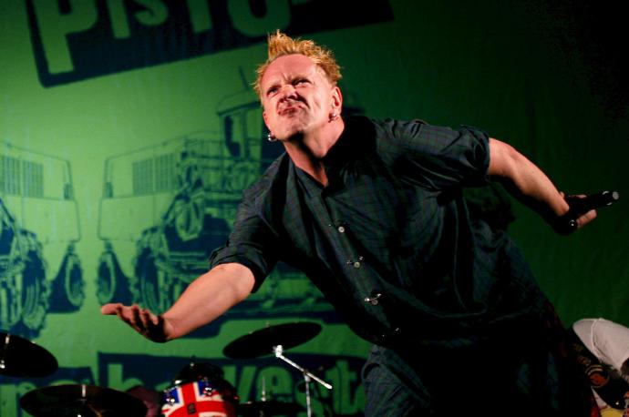 Johnny Rotten durante una actuación con los Sex Pistols.