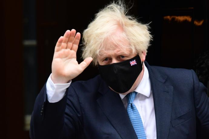 Boris Johnson permanecerá en cuarentena.