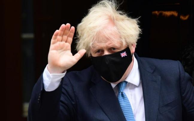 Boris Johnson permanecerá en cuarentena. Boris Johnson permanecerá en cuarentena.