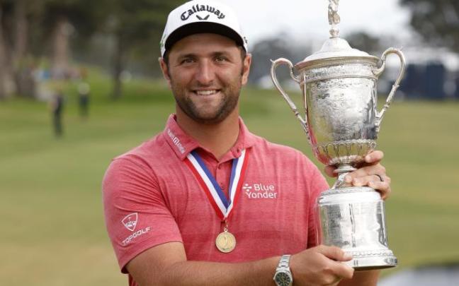 Jon Rahm con el trofeo del US Open.