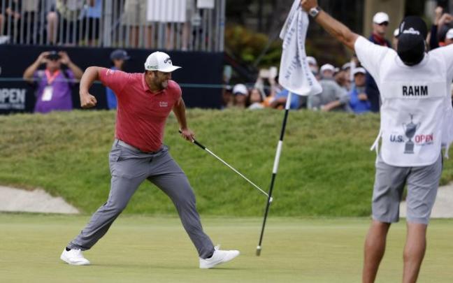 Jon Rahm celebra un buen golpe en el US Open.