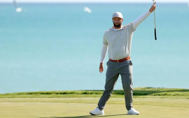 Jon Rahm celebra uno de los muchos putts complicados que metió en la Ryder Cup.
