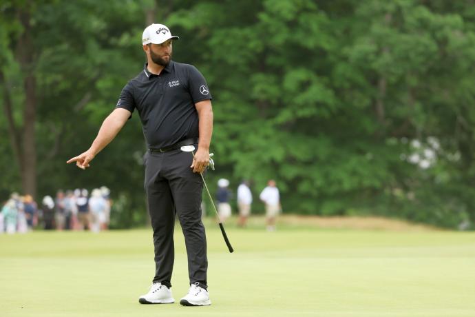 Rahma lamenta un putt fallado ayer jueves en Brookline.