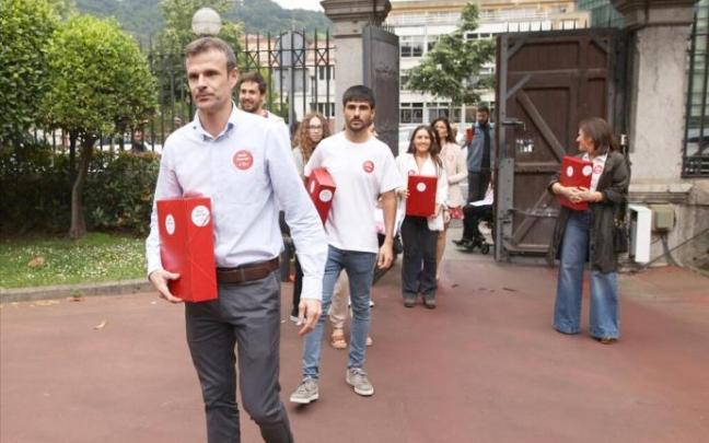 Jon Uriarte durante la entrega de avales en Ibaigane