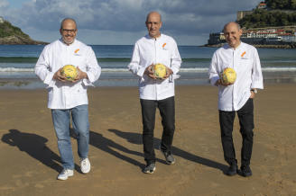 De izquierda a derecha, los chefs Jordi Vila, Aitor Arregi y Paco Pérez