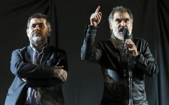 Sánchez y Cuixart, durante sus discursos tras la jornada de referéndum del 1 de octubre. Sánchez y Cuixart, durante sus discursos tras la jornada de referéndum del 1 de octubre.