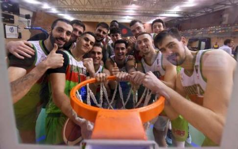 La plantilla del Zornotza posa antes del encuentro ante el Sant Antoni.