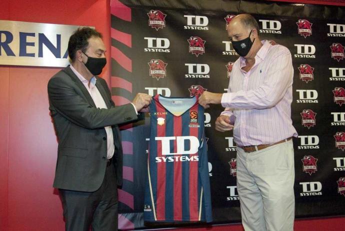 Josean Querejeta y Juan Manuel Martín, durante la presentación de TD Systems como patrocinador del Baskonia