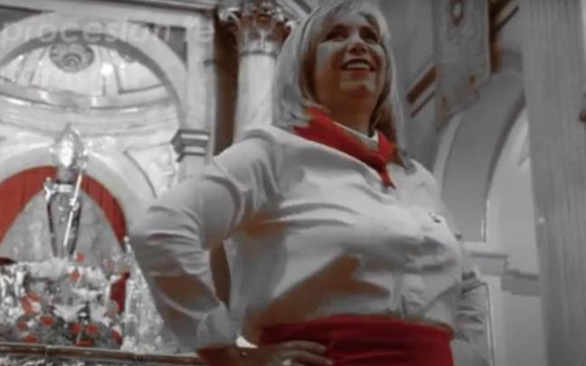 Un instante del videoclip