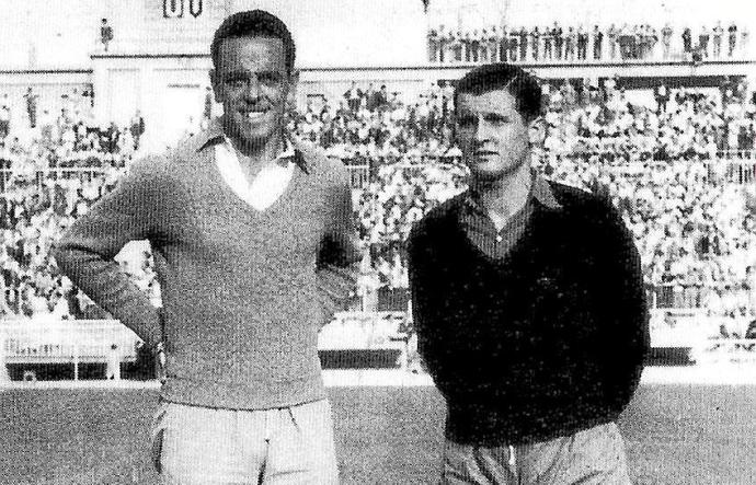 Antonio Calderón (izda.) y Juan Emery (dcha.), coincidieron en la plantilla del Deportivo Alavés en la temporada 1951-52. La fotografía corresponde al encuentro amistoso frente al Real Madrid (7-2), jugado en el Estadio de Chamartín el 2 de septiembre de