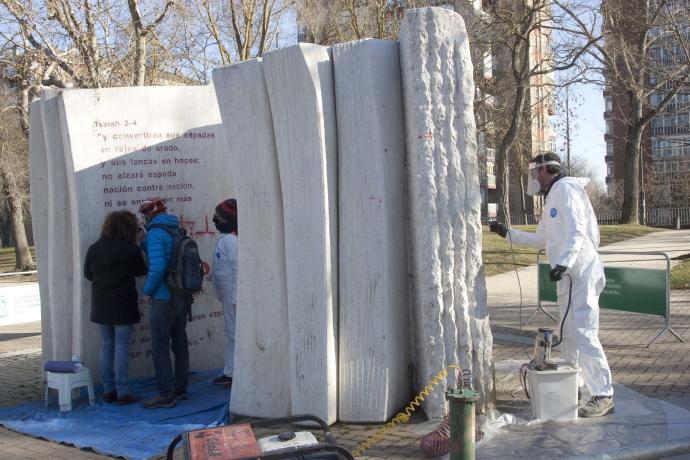 Operativo de limpieza y restauración del monumento 'Convivencia'.