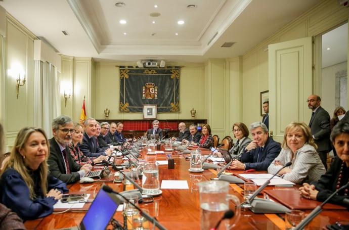 El presidente del Consejo General del Poder Judicial y del Tribunal Supremo, Carlos Lesmes, preside el pleno del CGPJ.