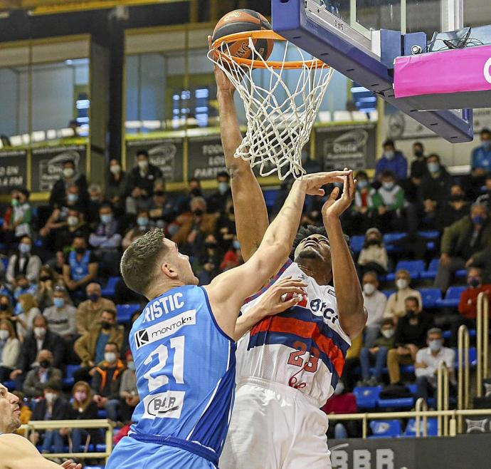Ristic superó a Enoch y a Costello en todos los aspectos del juego y completó su mejor partido en la ACB. Foto: ACB Photo/A. Pacheco