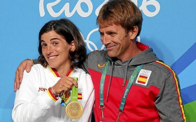 Maialen Chourraut, tras colgarse el oro en Río, junto a Xabi Etxaniz. Foto: Efe
