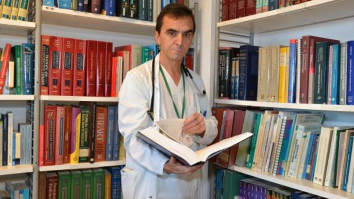Julián Olalla, médico internista y portavoz de la Sociedad de Enfermedades Infecciosas y Microbiología.
