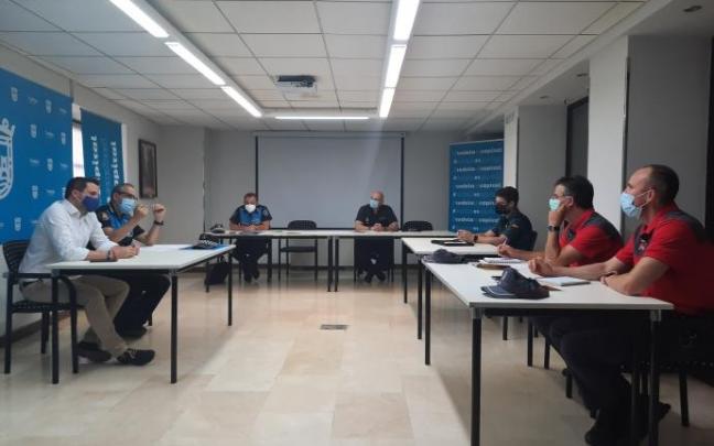 Alcalde de Tudela, Alejandro Toquero; jefe Policía Local de Tudela, Juan Cruz Ruiz Gómara; subinspector de Gabinete Técnico Policía Local, Ricardo Casamián; jefe de la Comisaría Local de Policía Nacional, Pedro Ramón Olloqui; teniente de la Guardia Civil, Alcalde de Tudela, Alejandro Toquero; jefe Policía Local de Tudela, Juan Cruz Ruiz Gómara; subinspector de Gabinete Técnico Policía Local, Ricardo Casamián; jefe de la Comisaría Local de Policía Nacional, Pedro Ramón Olloqui; teniente de la Guardia Civil,
