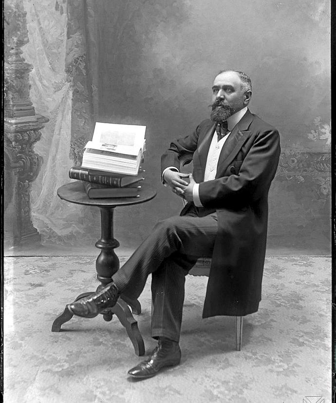 Herminio Madinabeitia, alcalde de Vitoria, fue nombrado presidente de honor del Deportivo Alavés el 2 de abril de 1921. Siempre estuvo presto a ayudar al Sport Friend's y al Deportivo Alavés. Foto: Archivo Municipal de Vitoria: E. Guinea