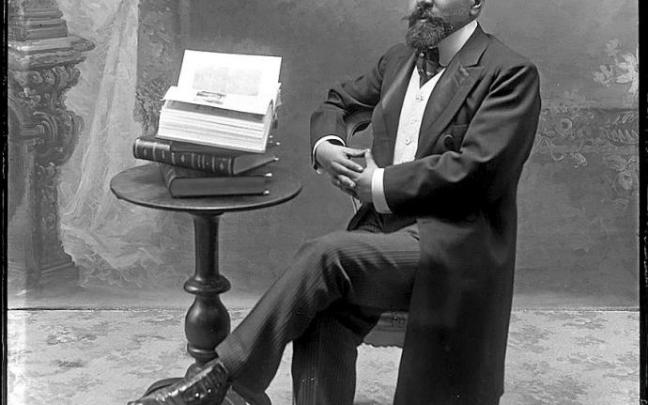 Herminio Madinabeitia, alcalde de Vitoria, fue nombrado presidente de honor del Deportivo Alavés el 2 de abril de 1921. Siempre estuvo presto a ayudar al Sport Friend's y al Deportivo Alavés. Foto: Archivo Municipal de Vitoria: E. Guinea