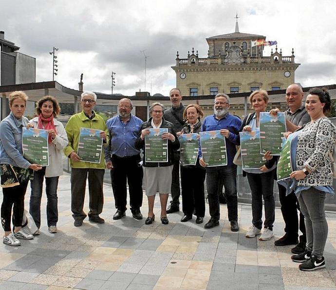 Organizadores de la Junta de Mandos del Alarde y asociaciones.