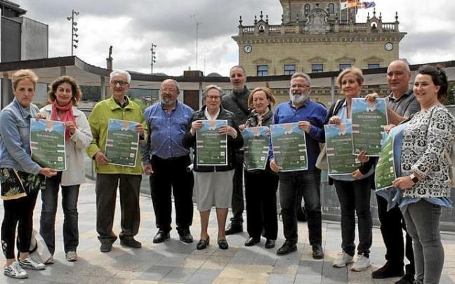 Organizadores de la Junta de Mandos del Alarde y asociaciones. Organizadores de la Junta de Mandos del Alarde y asociaciones.