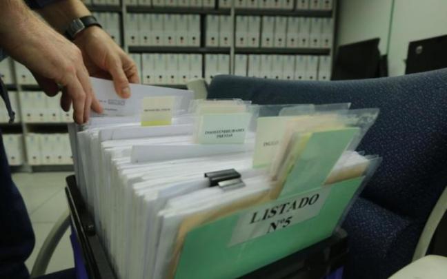 El Expediente Judicial Electrónico pondrá fin al papel en los juzgados vascos. El Expediente Judicial Electrónico pondrá fin al papel en los juzgados vascos.