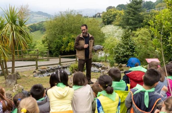 Imagen de archivo de una visita guiada a escolares en Karpin Fauna