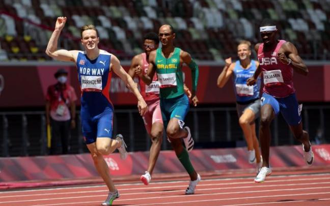 El atleta noruego Karsten Warholm bate su récord mundial de 400 metros vallas.