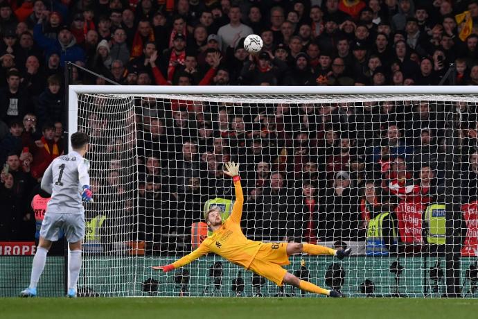 Kepa Arrizabalaga falla en la tanda de penaltis de la final de la Carabao Cup.