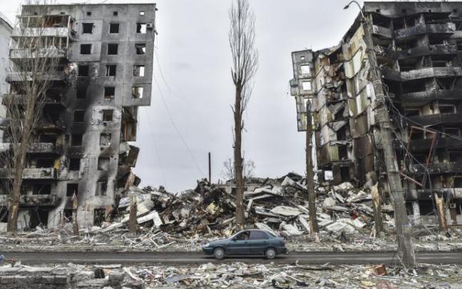 Edificio destruido por las bombas de Rusia Edificio destruido por las bombas de Rusia