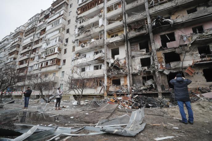 Edificio de viviendas bombardeado en Kiev