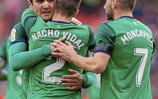 Kike García celebra un gol conseguido con Osasuna en Los Cármenes ante el Granada. Foto: Europa Press