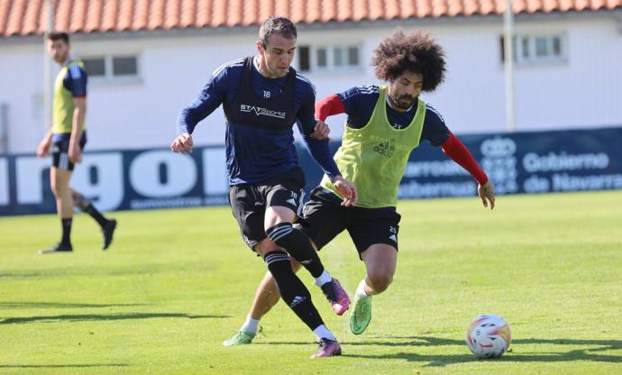 Kike García y Aridane, en el entrenamiento de esta mañana en Tajonar.