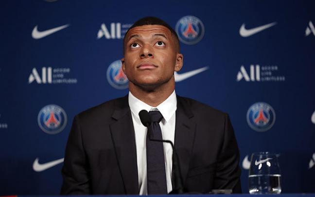 Kylian Mbappé durante la rueda de prensa de su renovación.