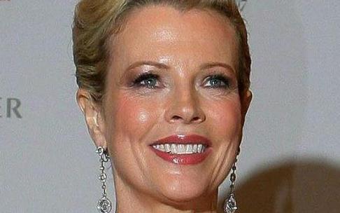 Kim Basinger, cuando cumplió 60 años. Kim Basinger, cuando cumplió 60 años.