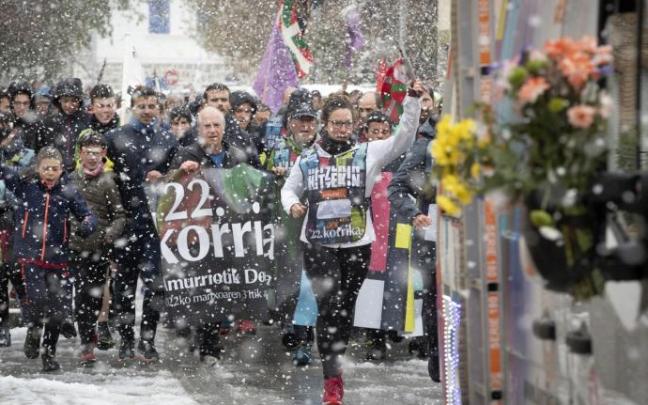 Korrika 22ko argazkia, larunbatean, Iruñeatik igarotzean. Korrika 22ko argazkia, larunbatean, Iruñeatik igarotzean.