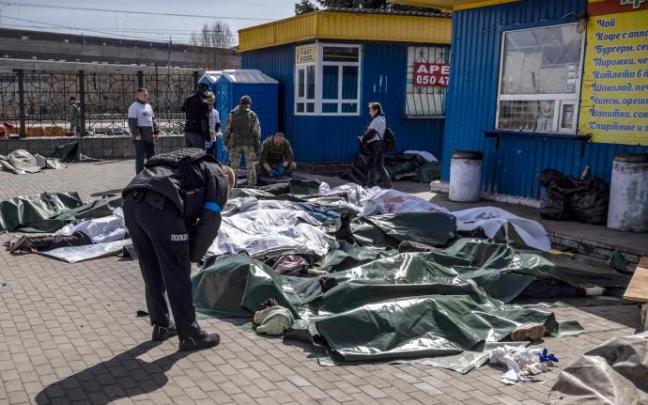Miles de personas esperaban en la estación atacada para poder huir de los combates