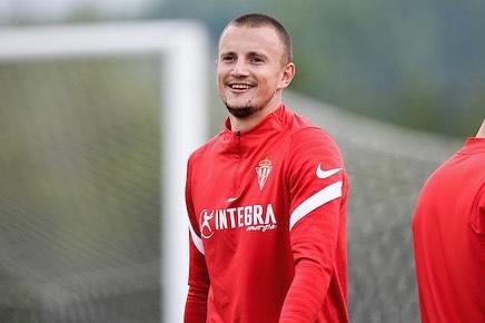 Vasyl Kravets, en un entrenamiento del Real Sporting de Gijón.