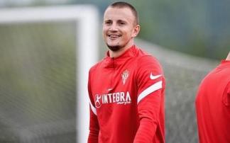 Vasyl Kravets, en un entrenamiento del Real Sporting de Gijón.