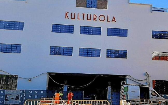 El reloj, verdadera seña de identidad del único 'superviviente' de la Unión Cerrajera, volverá a dar la hora. El reloj, verdadera seña de identidad del único 'superviviente' de la Unión Cerrajera, volverá a dar la hora.