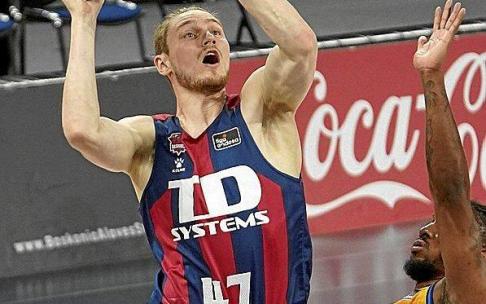 Kurucs jugó 30 partidos de ACB el pasado curso, con un promedio de solo dos puntos. Foto: Alex Larretxi