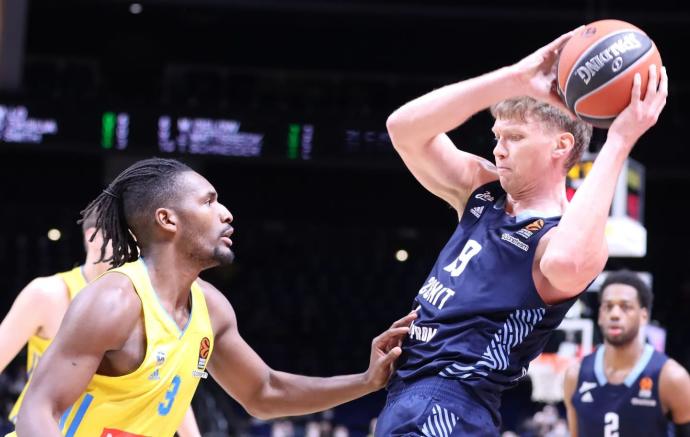 Mindaugas Kuzminskas se marcha del Zenit de Pascual