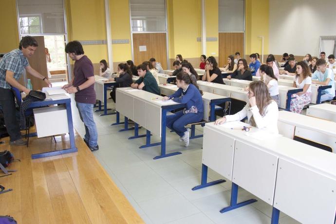 Estudiantes en el examen extraordinario de Selectividad 2019.